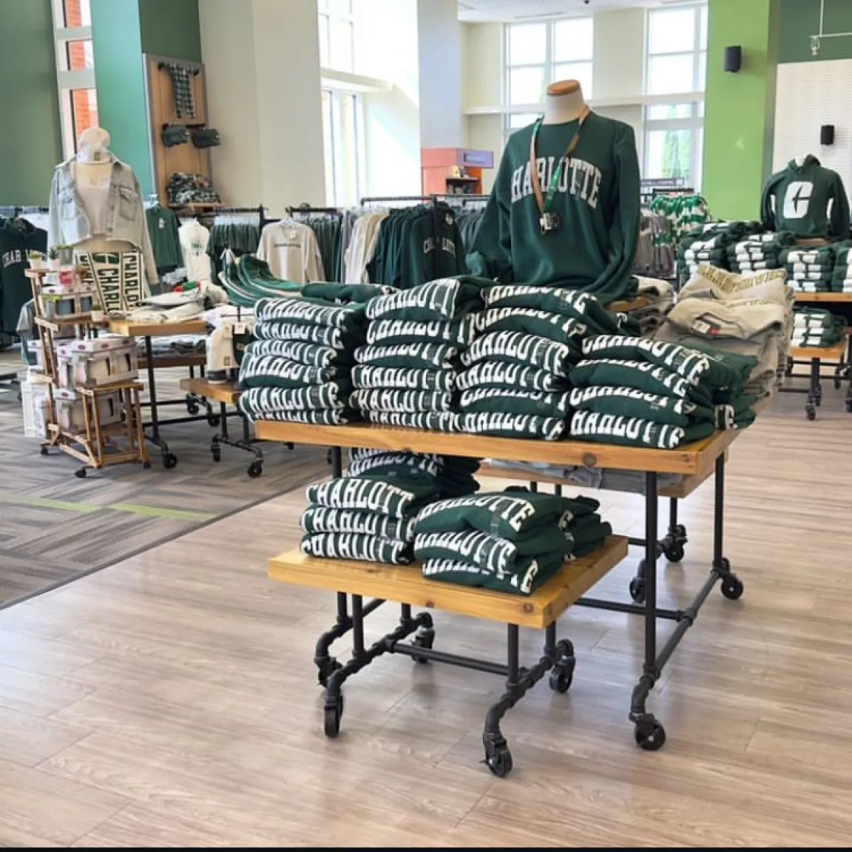 Dining & Retail